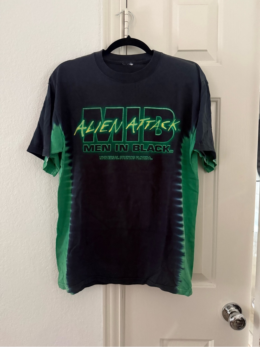 Vintage Men in Black 'Alien Attack' Graphic Tee - Black & Green